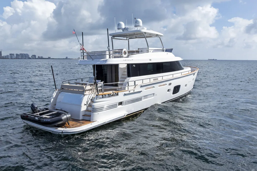Yacht Photo 5